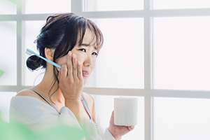 口内炎が気になる女性